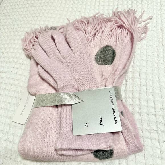 New York &‎ Company scarf gloves set Women's One Size Pink  New With Tags. 2 - Picture 1 of 6
